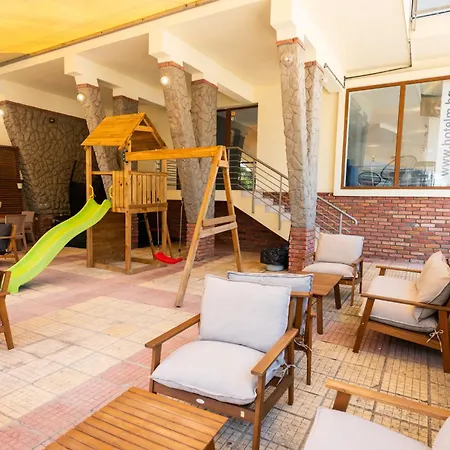 M2 Hotel 2*